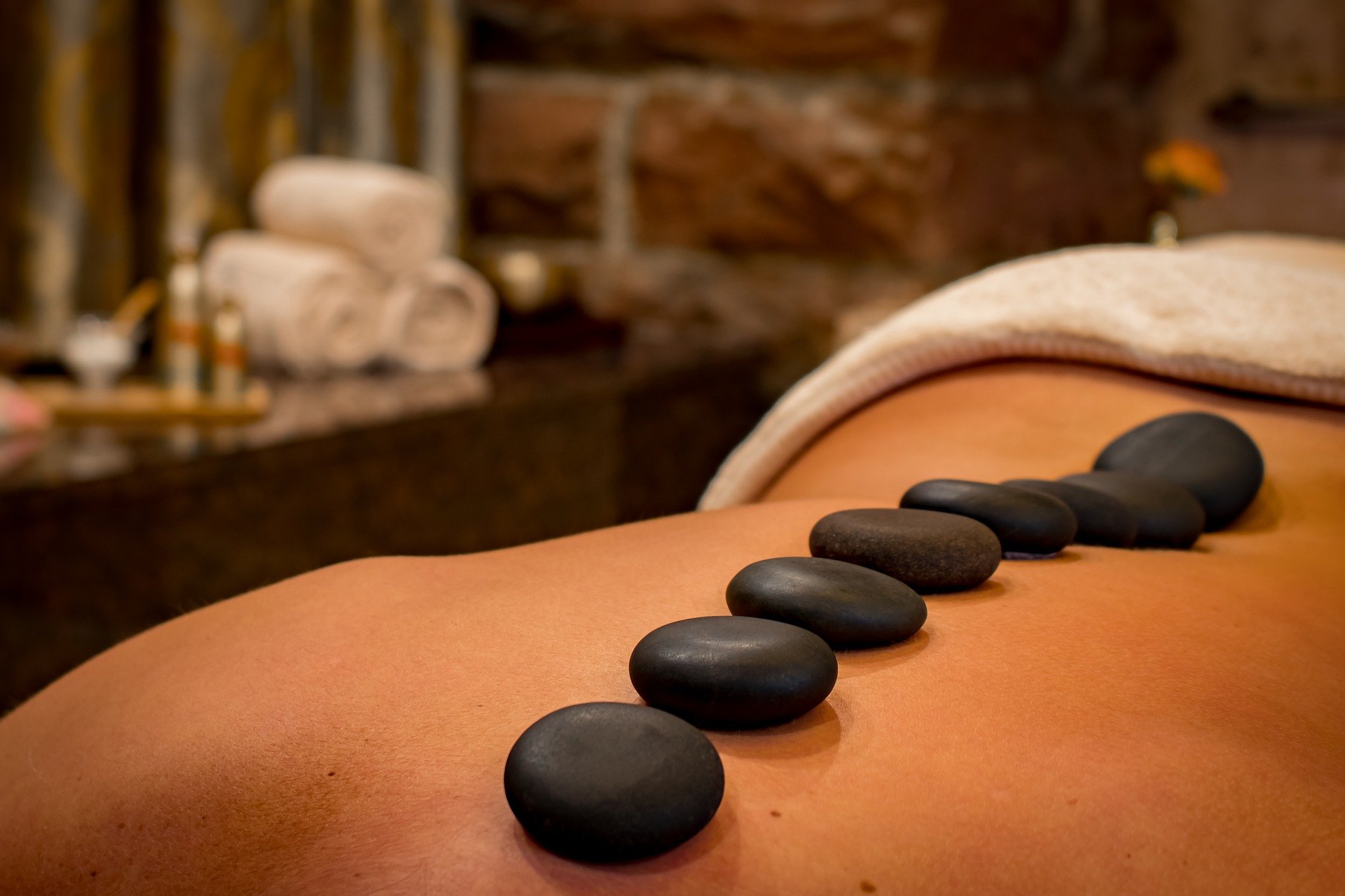 Massage aux pierres chaudes